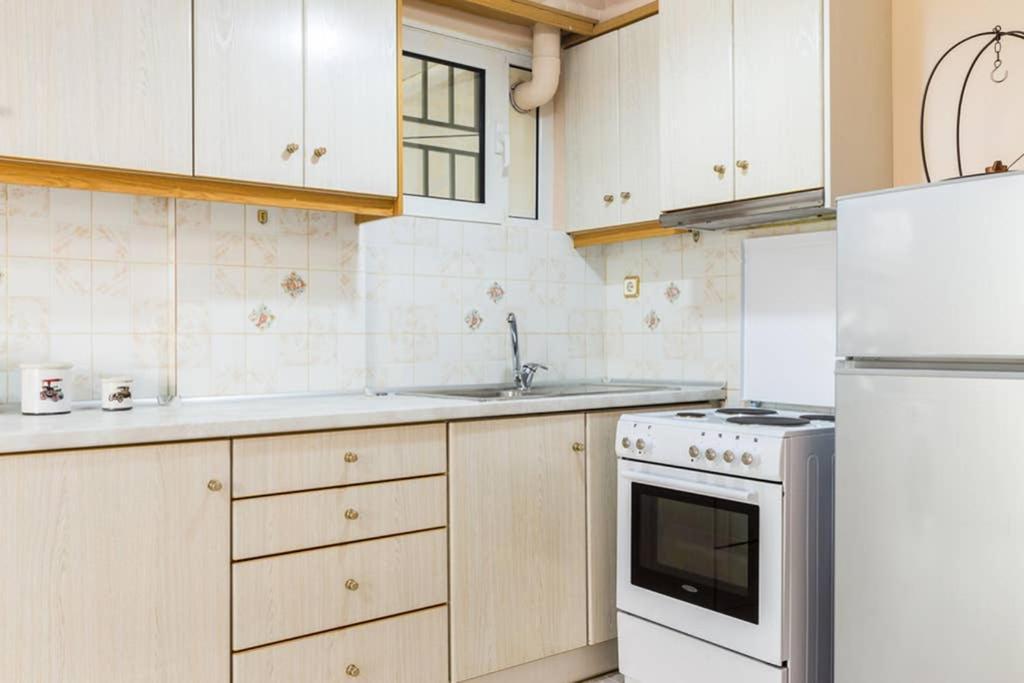 Sunny Apartment With 2 Bedrooms And Garden Glyfáda Ngoại thất bức ảnh