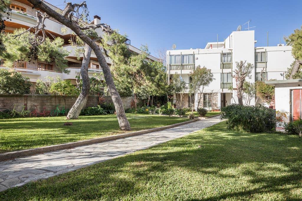 Sunny Apartment With 2 Bedrooms And Garden Glyfáda Ngoại thất bức ảnh